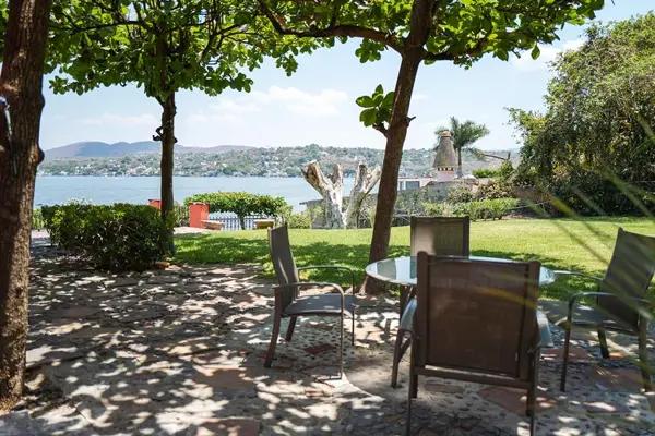 Casa en venta en Tequesquitengo en el Lago.