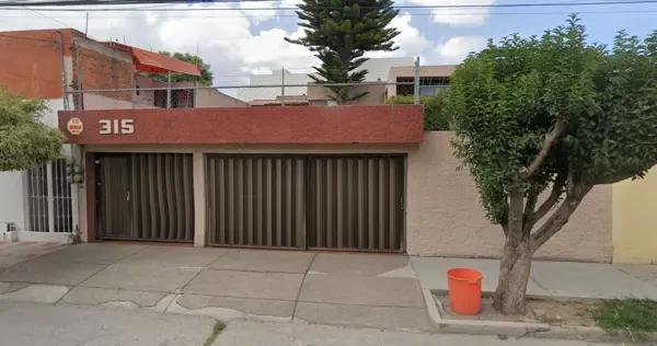 CASA EN VENTA EN LAS ÁGUILAS TERCERA SECCIÓN, SAN LUIS POTOSÍ.