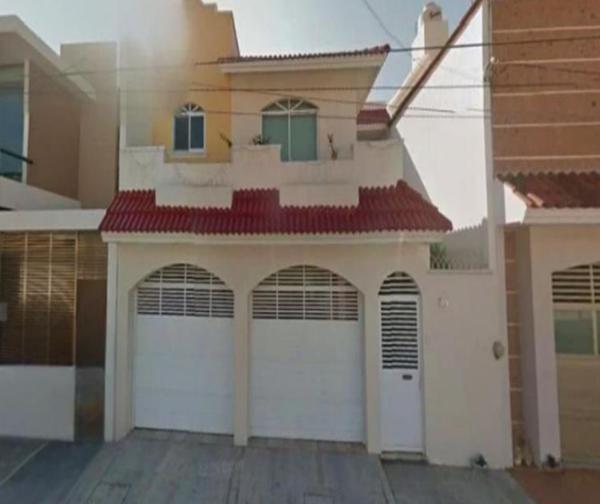 PRECIOSA CASA A 2 CALLES DE UVM VERACRUZ