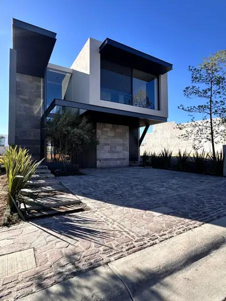Residencia de Lujo con Alberca y Jacuzzi en La Campiña del Bosque | Clúster 9 | $11,500,000 MXN