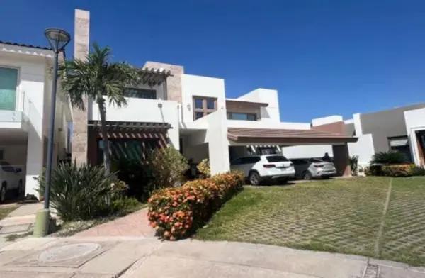 Casa en venta en Country Tres Ríos, Culiacán, Sinaloa Casa en venta en Country Tres Ríos, Culiacán, Sinaloa