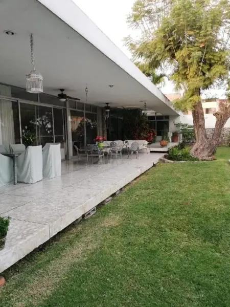 Preciosa residencia en Las palmas, con uso de suelo comercial en venta