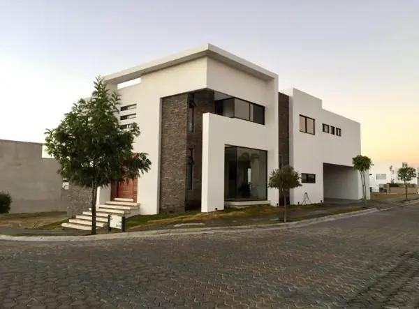 CASA EN VENTA CON 4 RECÁMARAS EN PARQUE NILO, LOMAS DE ANGELÓPOLIS II, PUEBLA.