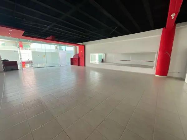 LOCALES EN RENTA CERCA DE CHEDRAUI SELECTO EN PUEBLA.