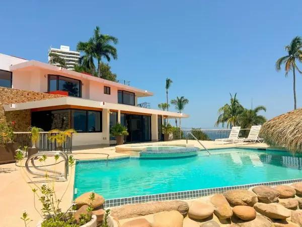Casa Residencial en Venta con Vistas en Acapulco, Fracc. Las Playas