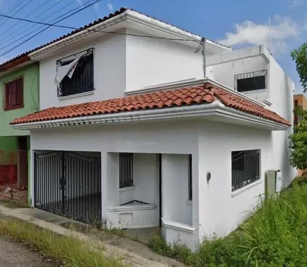 CASA EN VENTA RESIDENCIAL LAGUNAS