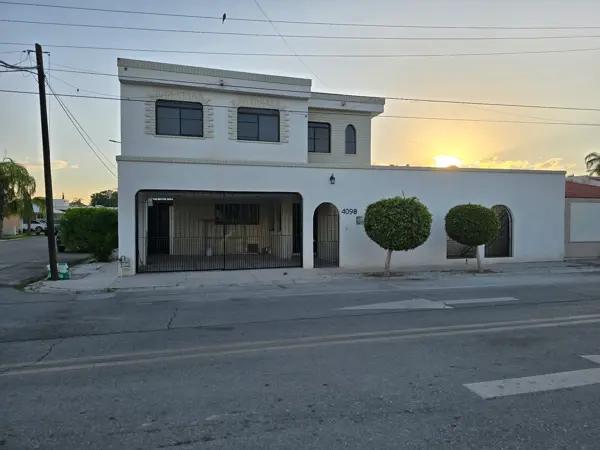 BAJA DE PRECIO Casa de una planta con 4 recámaras en venta en Residencial El Fresno, Torreón