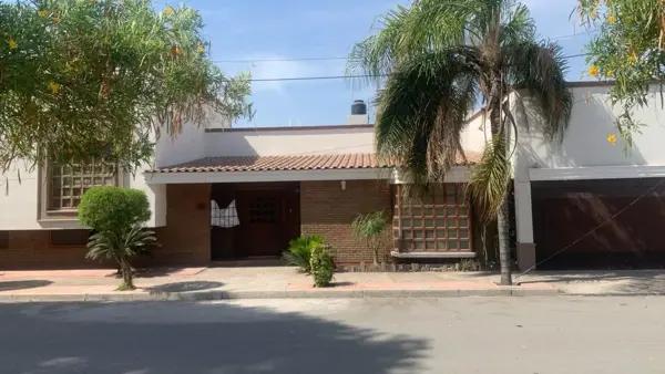 Colonia Las Margaritas. Casa de 4 recamaras