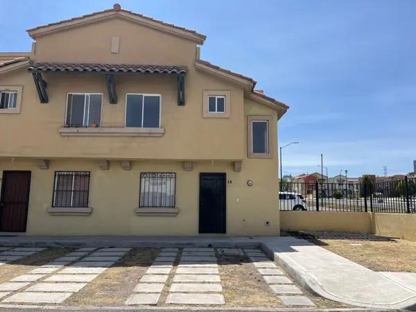 CASA EN VENTA EN ESQUINA, REAL SOLARE