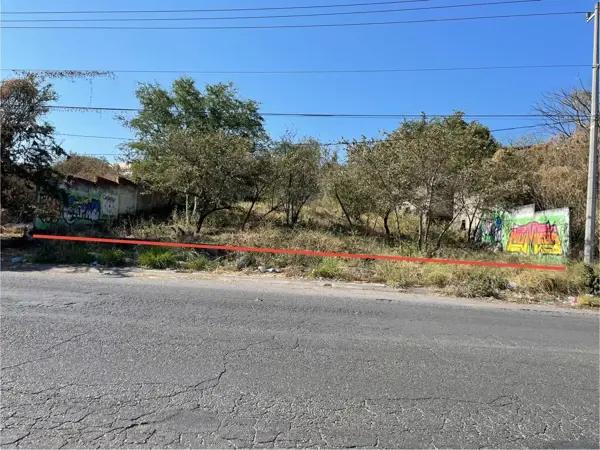 Terreno Bardeado sobre Carretera, camino hacia Atlacholoaya