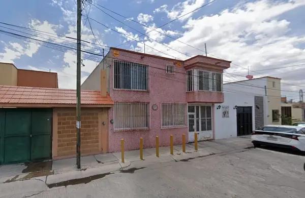 CASA EN VENTA EN LA LOMITA