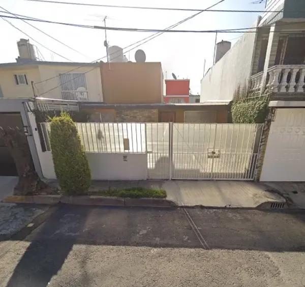 CASA EN VENTA EN PRADOS DEL ROSARIO RT CASA EN VENTA EN PRADOS DEL ROSARIO RT