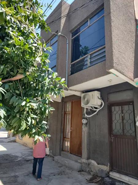 Para inversionistas
Dos departamentos y una oficina con su baño 
Para remodelar 
Terreno excedente