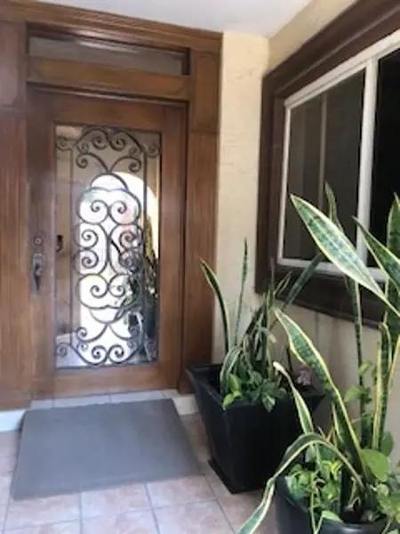 CASA EN VENTA UN PISO CASA EN VENTA UN PISO