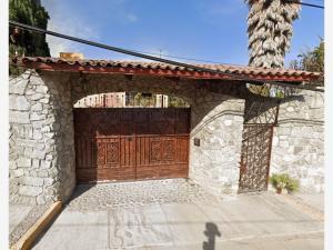 Casa en Venta en Tlacateco, Tepotzotlán - Amplia Propiedad Habitacional