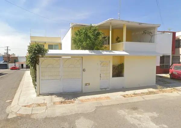 Casa en Venta en Los Candiles, Corregidora: Oportunidad en Zona Residencial