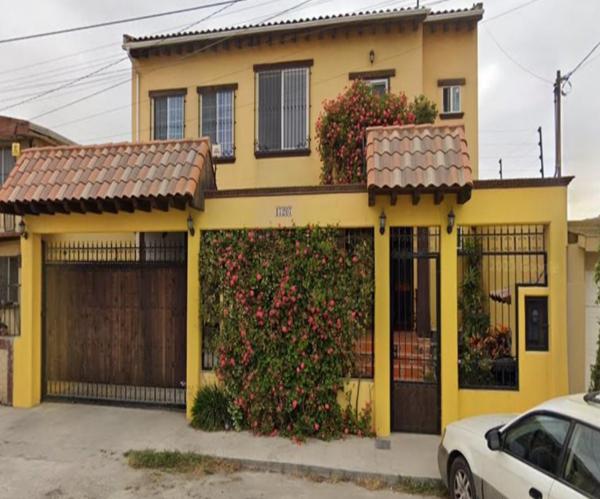 PRECIOSA CASA EN EXCLUSIVA ZONA DE TIJUANA