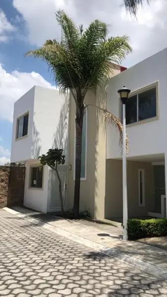 CASA EN RENTA EN FRACCIONAMIENTO