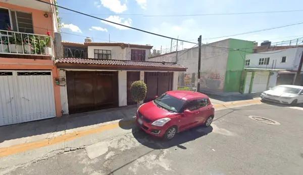 Casa en venta en Valle de los Sauces Izcalli del Valle, Tultitlán, México – Recuperación Bancaria