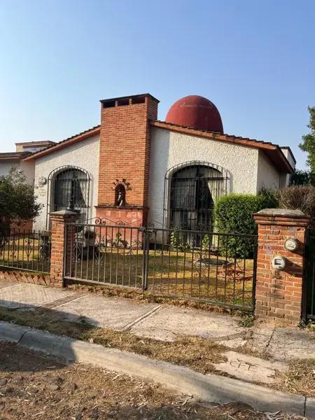 BAJA DE PRECIO : Casa de una Planta en Venta en Club de Golf Tequisquiapan con Jardín Grande
