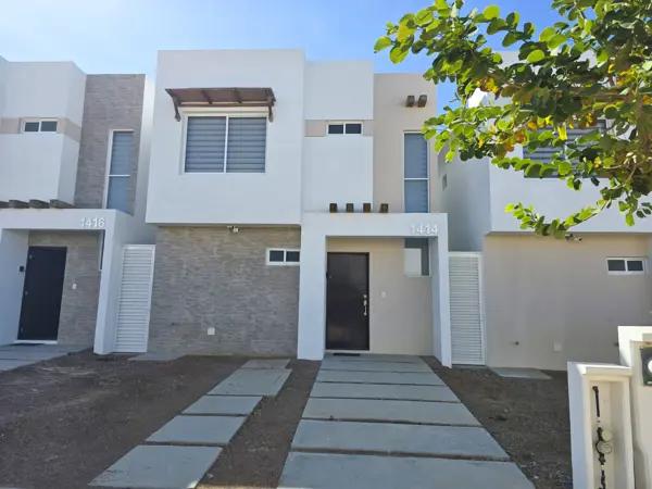 Casa de tres habitaciones en Almarena // Three Bedroom home in Almarena