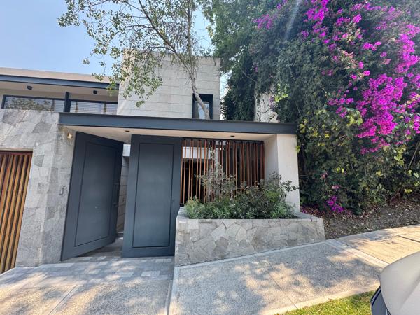 Bosques de las Palmas INTERLOMAS residencia con
terrazas y jardín Bosques de las Palmas INTERLOMAS residencia con
terrazas y jardín