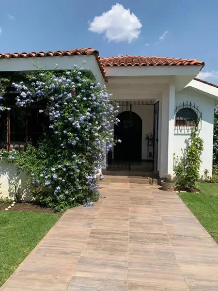 Casa en venta en Atlixco con jardín y alberca
