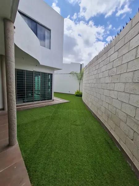 Casa Amueblada en Fraccionamiento con Alberca en Villa de Pozos, San Luis Potosí