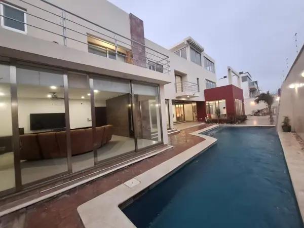 Casa en Renta en Lomas del Sol, Alvarado - Espaciosa Con 6 Recámaras y Alberca