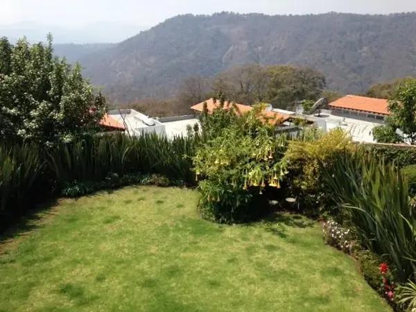 Casa en Venta en Condominio en Cuajimalpa de Morelos, Ciudad de México - Amplia y Bien Ubicada