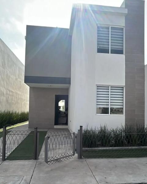 CASA EN VENTA FRACC. CASTELLANA  AL PONIENTE  DE SALTILLO