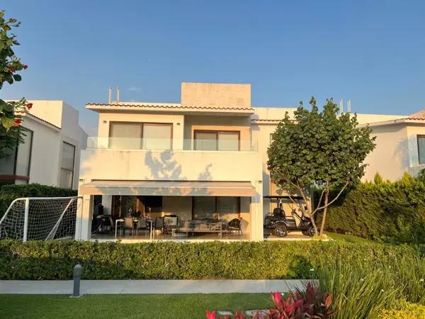 Bonita casa con excelente manto. Bonita casa con excelente manto.