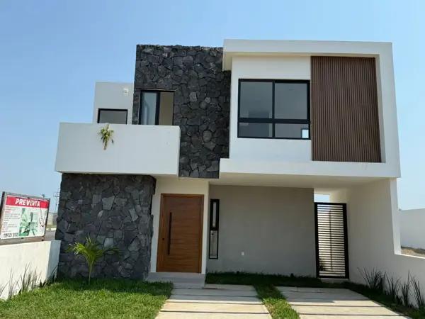 Casa en venta en comunidad cerrada en Lomas de la Rioja, Veracruz Casa en venta en comunidad cerrada en Lomas de la Rioja, Veracruz
