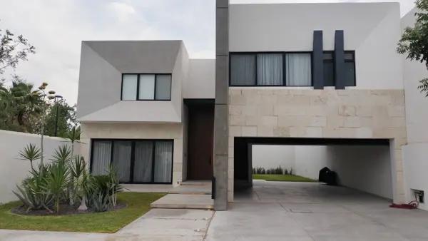 Moderna y funcional casa en Las Trojes