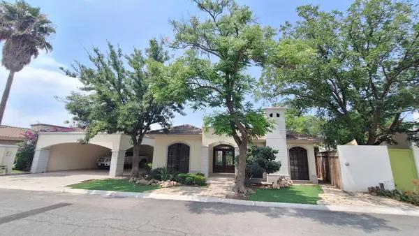 Residencia de lujo de una planta, con 735 m2 de terreno Residencia de lujo de una planta, con 735 m2 de terreno