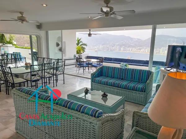 Depa en renta vacacional. Terraza con jacuzzi y vista a la bahía en Brisas Diamante Depa en renta vacacional. Terraza con jacuzzi y vista a la bahía en Brisas Diamante