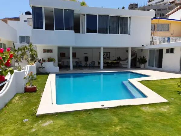 CASA SOLA EN FRACC. COSTA AZUL $ 7,500,000.00