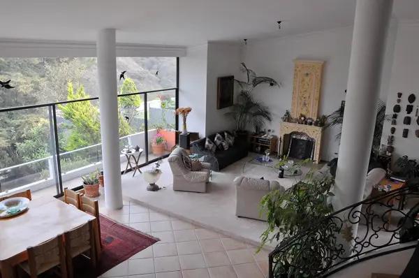 RESIDENCIA DE AUTOR: ARQUITECTURA, LUZ Y NATURALEZA EN LA ESTADIA, ATIZAPAN DE ZARAGOZA, EDOMEX