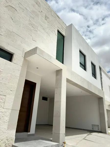 Residencia Moderna, amplia y elegante en el primer cuadro de Viñedos TRC