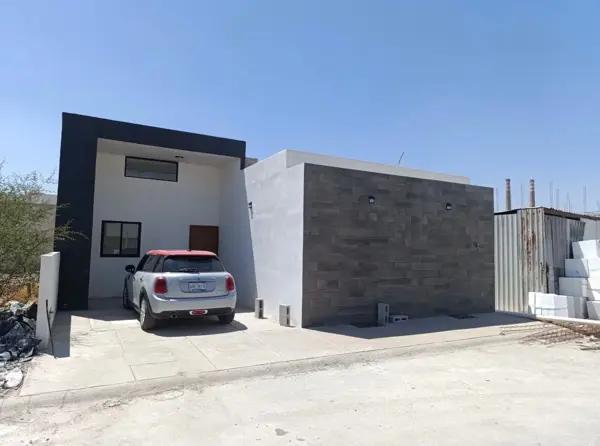 Casa en Venta en Los Olivos, Gómez Palacio - 2 Recámaras y Amplio Jardín Casa en Venta en Los Olivos, Gómez Palacio - 2 Recámaras y Amplio Jardín