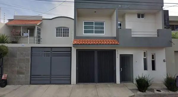CASA EN VENTA EN LAS FUENTES, ZAMORA, MICHOACÁN.