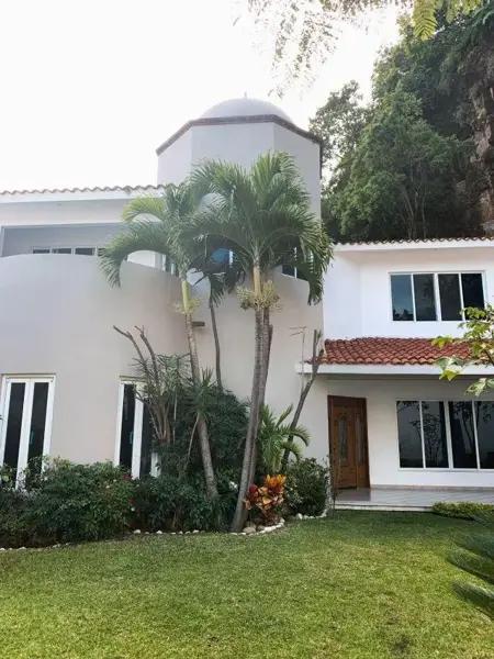 CASA EN FRACCIONAMIENTO LOMAS DE ATZINGO