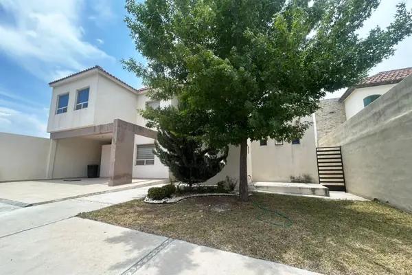 Casa en VENTA con recámara principal en planta baja en Arteaga