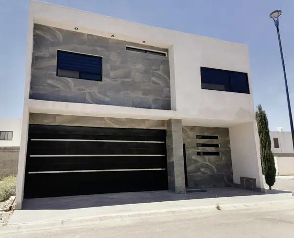 Casa en Venta con Alberca en Villas del Renacimiento, Torreón Casa en Venta con Alberca en Villas del Renacimiento, Torreón