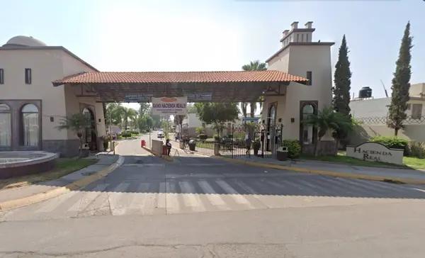 Casa en venta en Jardines de La Hacienda, Tonalá - PROPIEDAD ADJUDICADA