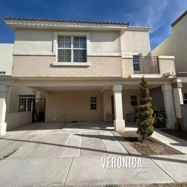 CASA EN VENTA
Fraccionamiento La Sarzana | Cerrada Trento