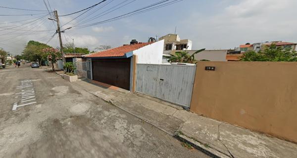CASA EN VENTA EN FERNANDO LOPEZ ARIAS-VER