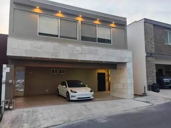 VISTALTA. HERMOSA RESIDENCIA DE 3 NIVELES. COMO NUEVA. OPORTUNIDAD ÚNICA.