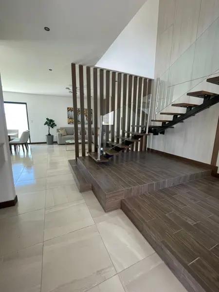 CASA VENTA, CON CUARTO DE MAQUINAS.