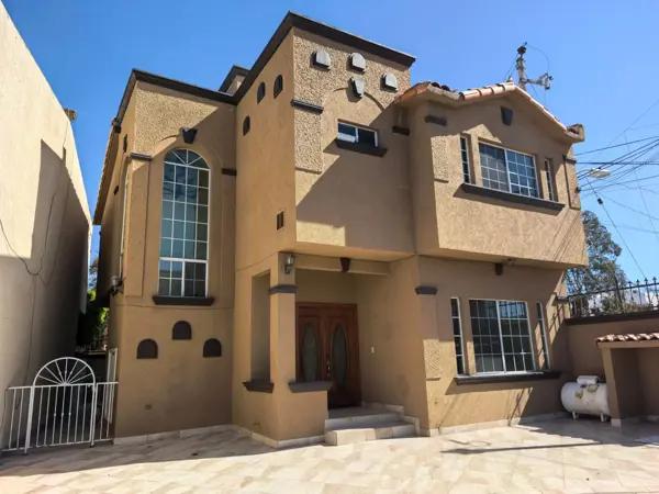 Moderna y funcional – Casa en venta en Otay Altabrisa